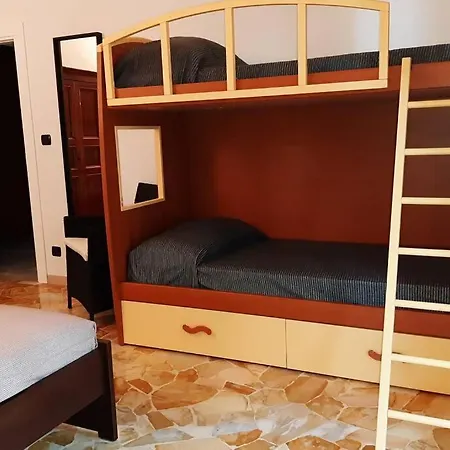 Apartment Nella, Free Parking & Luggage Storage Apartment *